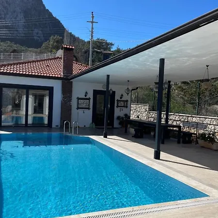 Esiyok With Heated Pool Vilă